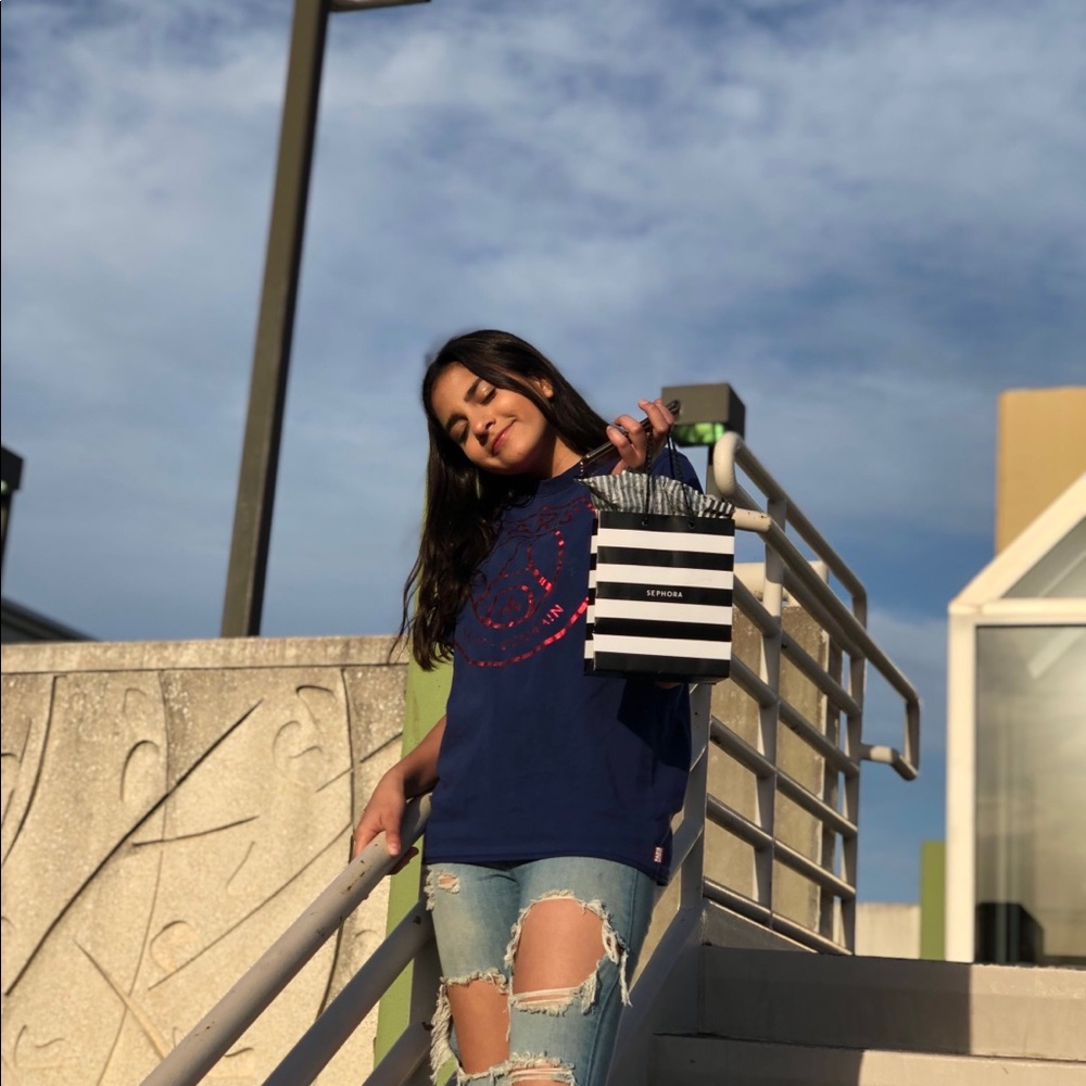 Meet your Posher, Naba